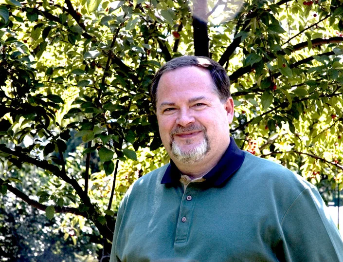 See his overgrowth "crown"? Unpleasant composition. Photo by: Michael Miller, CC 